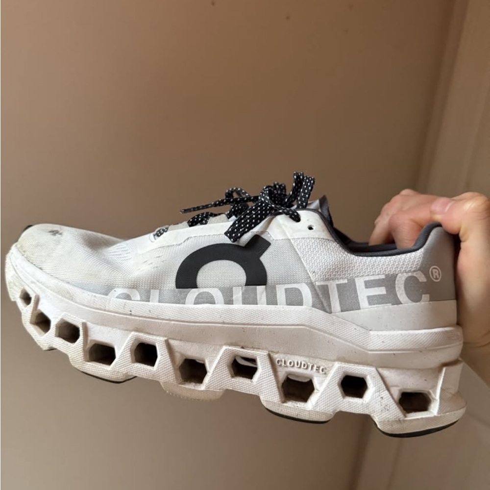 On cloud women’s running shoes